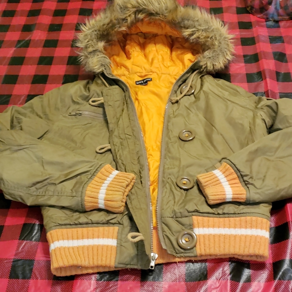 Size S , ☆Wet Seal☆ Light Puffer Coat